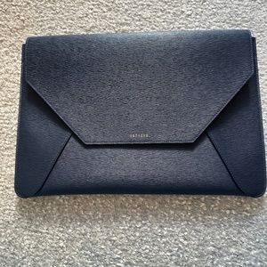 Senreve Laptop Sleeve in Mimosa Pilot (navy)